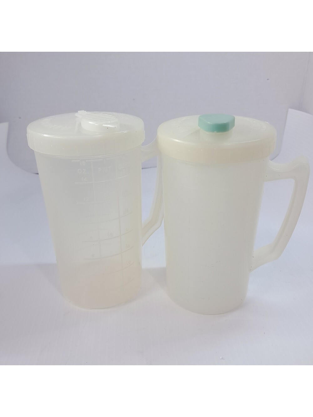 Vintage Republic Freezette Measuring Cup SET 2 Pitcher Pour Lid 2 Cup shake stir